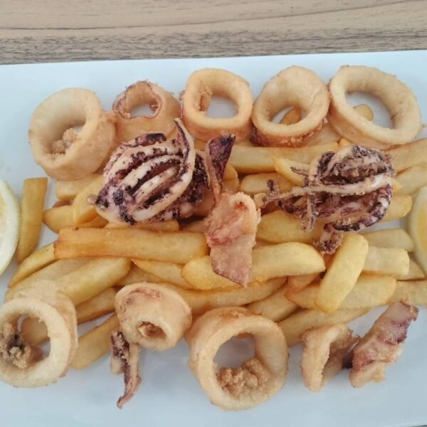 Calamares a la romana con papas fritas